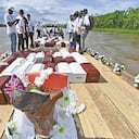 Las urnas con los restos de las ciento una víctimas de la masacre de Bojayá, antes de la ceremonia en la que fueron entregados a sus familiares en noviembre de 2019. Foto: Raúl Arboleda | AFP.