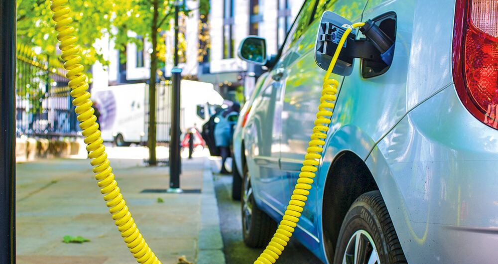    La Alcaldía expidió el Conpes de política pública de cero y bajas emisiones, con la que se busca una transición en la movilidad en la capital del país, aumentando las restricciones a los vehículos de combustión.  