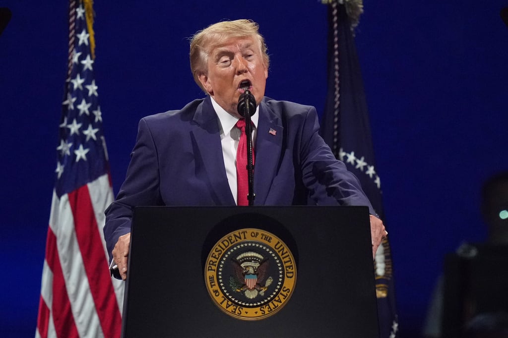 El presidente Donald Trump pronuncia un discurso en el evento "Salute to America", una celebración del Día de la Independencia en honor al 250 aniversario de la nación, el sábado 4 de julio de 2026, en el National Mall de Washington. (Foto AP/Alex Brandon)