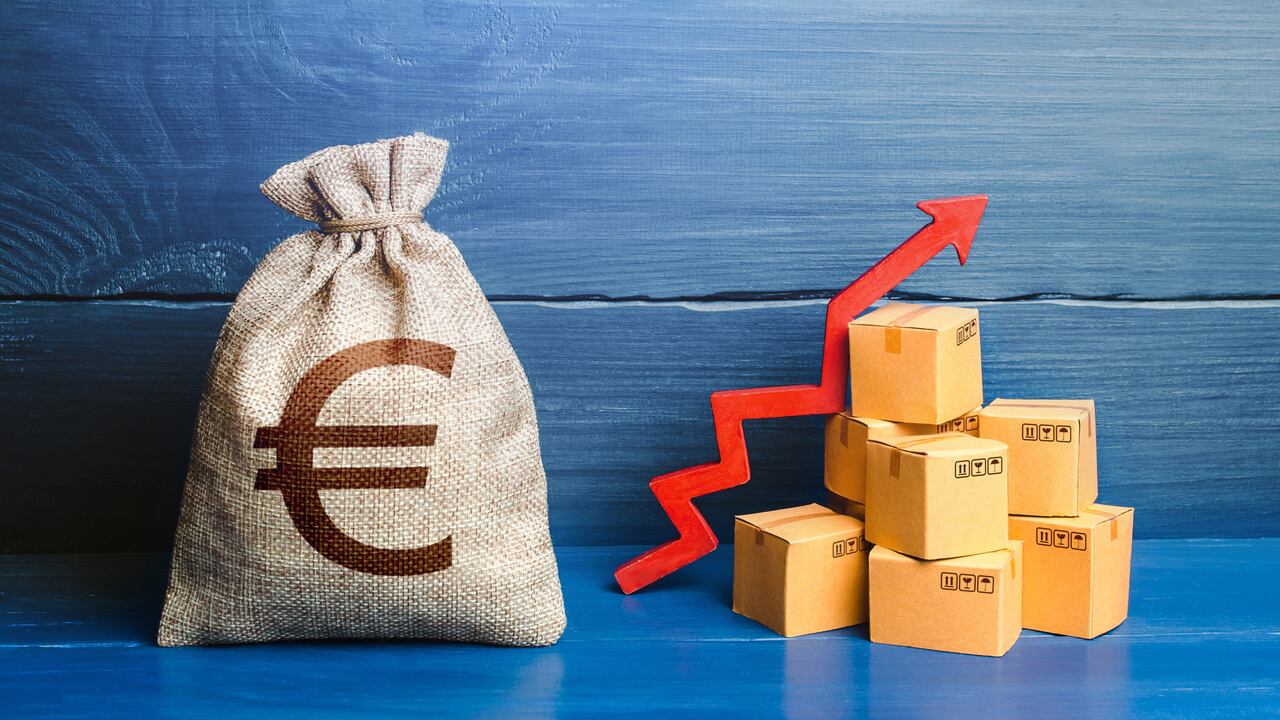 Por cada dólar estadounidense, este equivale a 1,07135.