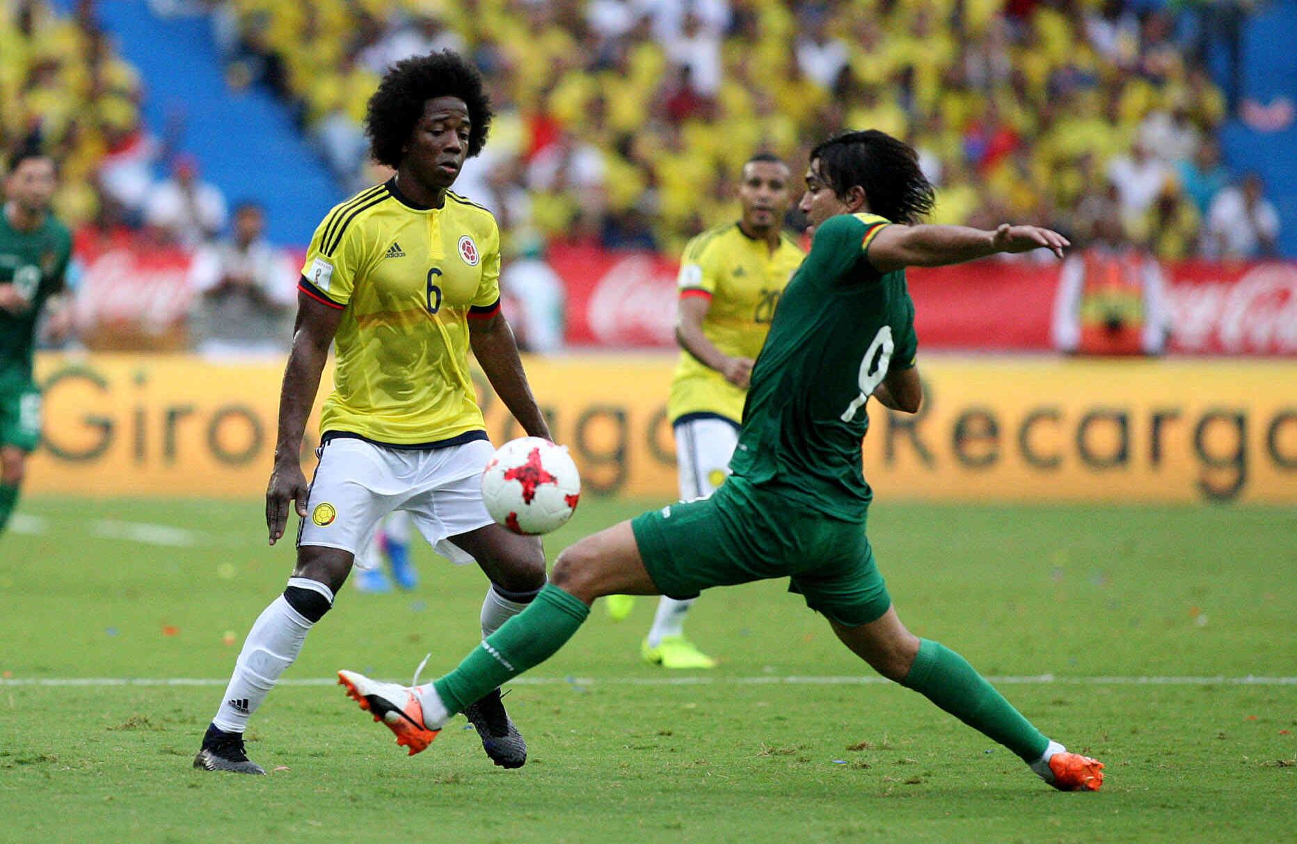 Carlos Sánchez regresó a su posición preferida en el partido que enfrentó a Colombia con Bolivia. Foto: León Darío Peláez / SEMANA