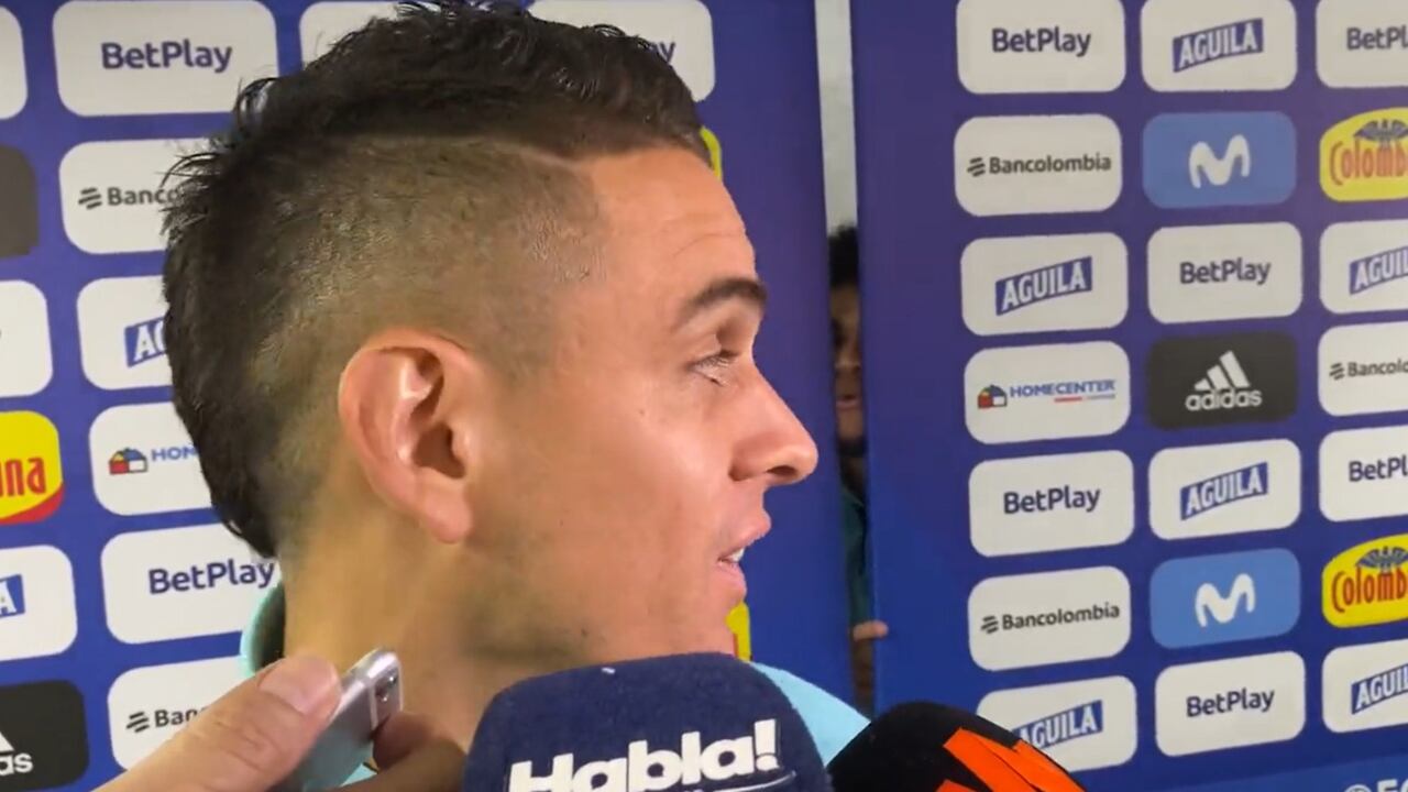 Rafael Santos Borré en la zona mixta del estadio Metropolitano.