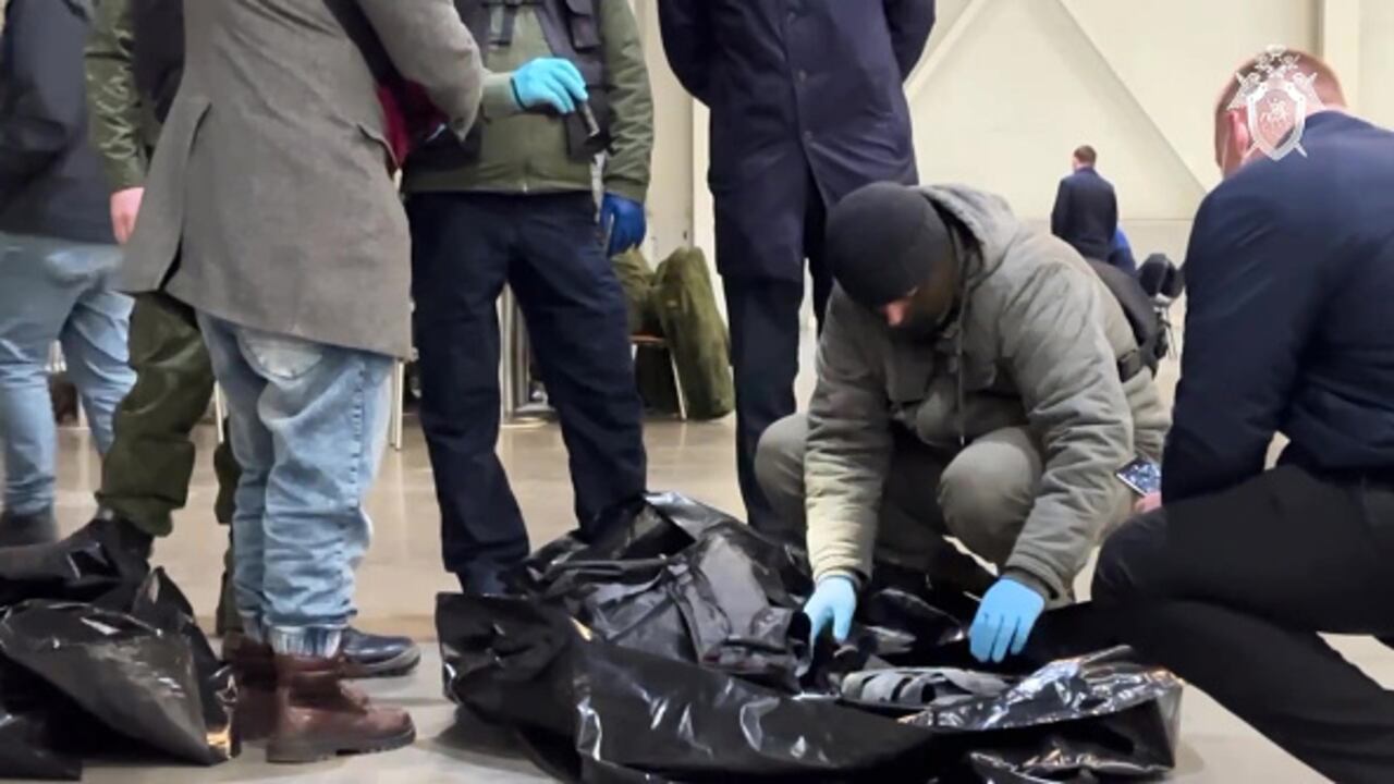 Ataque terrorista del Estado Islámico contra personas que estaban en una sala de conciertos de Moscú, en Rusia.