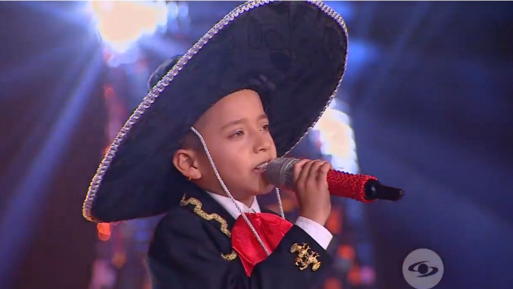 Iván Lalinde 'se puso la diez' para cumplir sueño a niño del campo en 'La Voz Kids': su historia conmovió a muchos