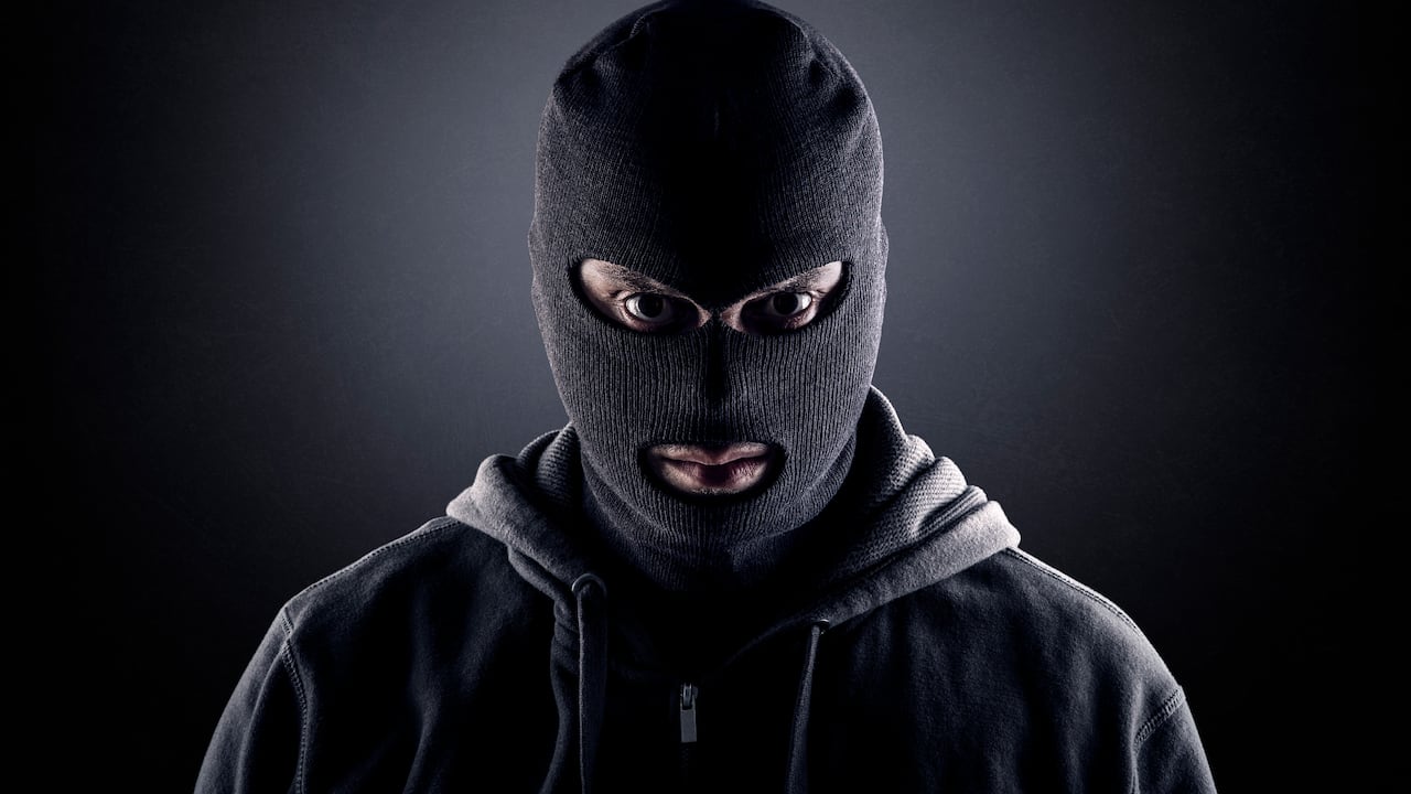 El saqueo de la tienda Adidas ocurrió en medio del caos, cuando un grupo de manifestantes irrumpió en el establecimiento y sustrajo mercancíia mientras otros registraban el momento en redes sociales