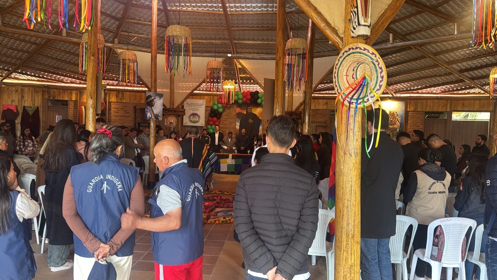 Daniel Quintero recibiendo el aval para la presidencia.