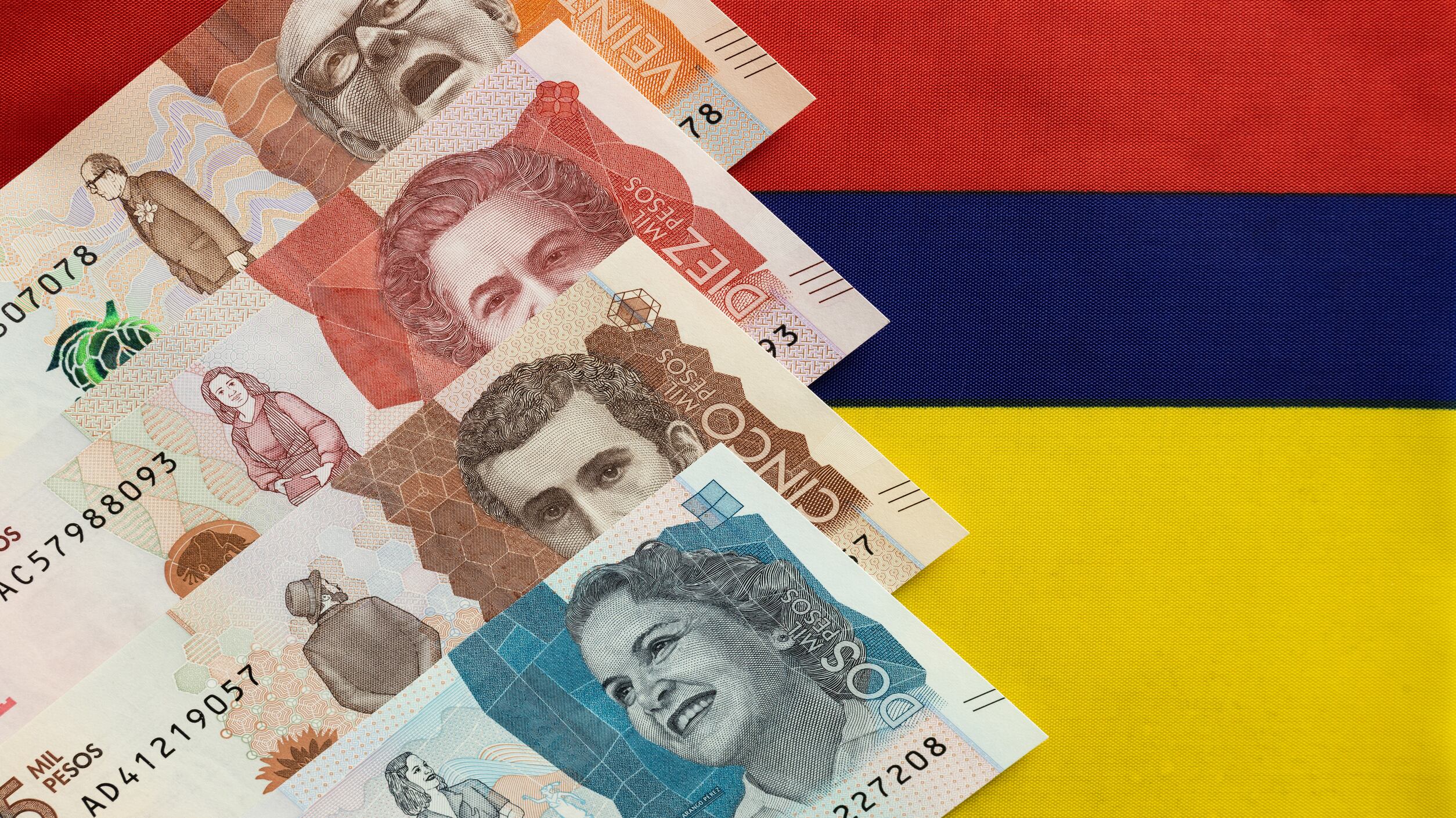 Dinero billetes pesos colombianos
