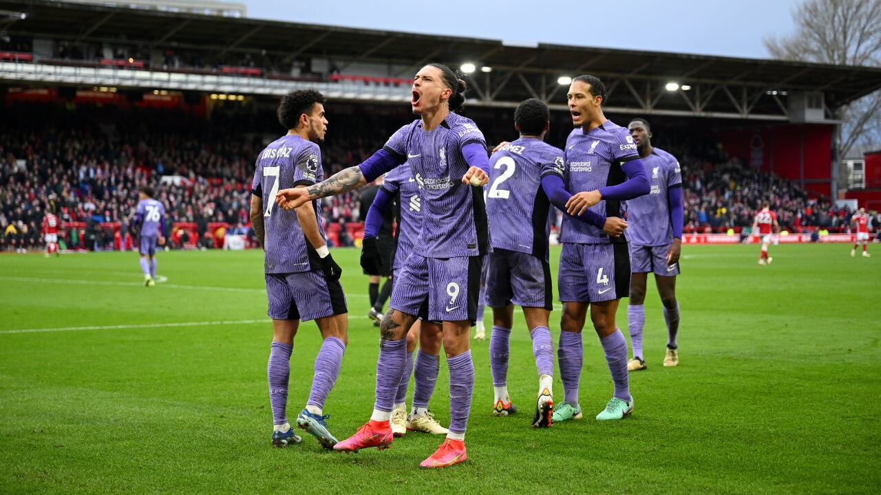 Liverpool sigue firme en la cima de la Premier League