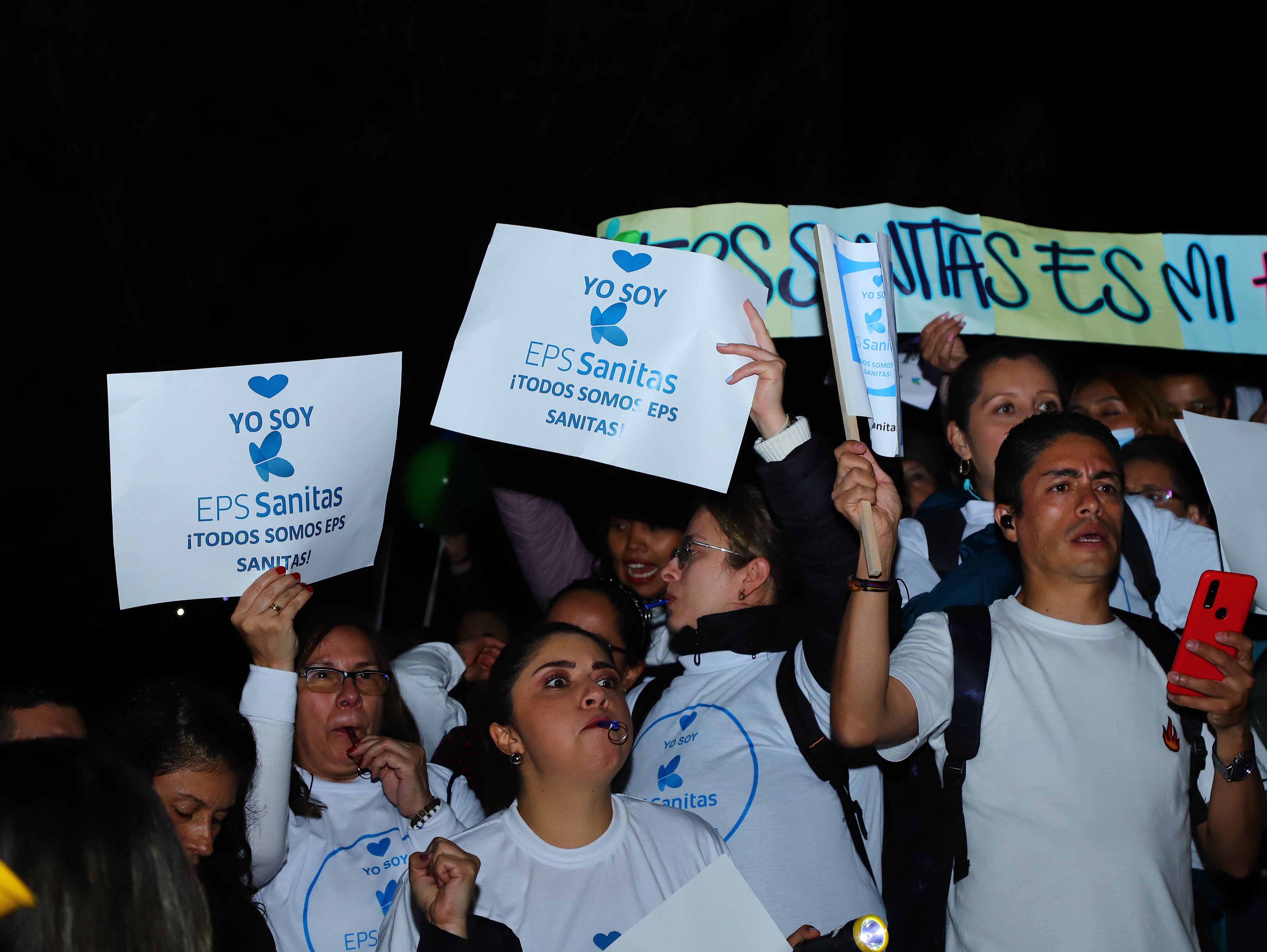 Protesta de funcionarios y usuarios de EPS Sanitas.