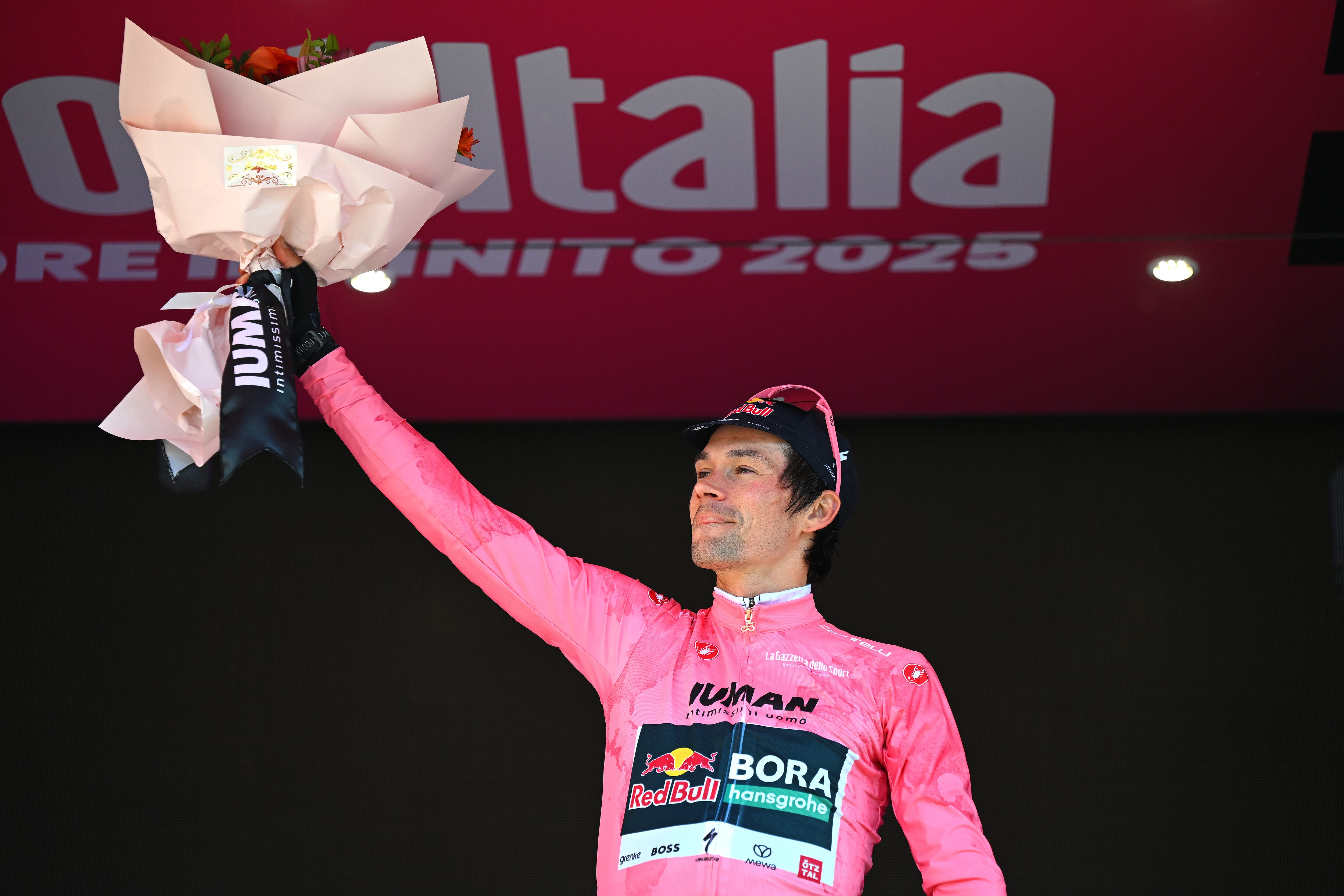 Primož Roglič ya se viste de líder en el Giro de Italia.