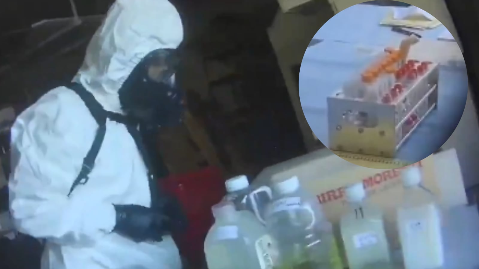 Agentes federales y policía local inspeccionan una vivienda en Las Vegas donde fue hallado un presunto laboratorio biológico clandestino vinculado a una investigación en curso.