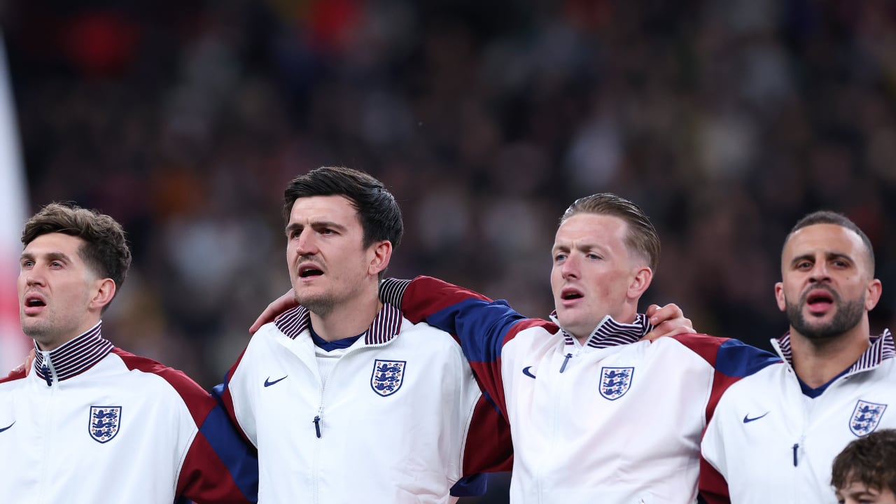 Harry Maguire (centro), de Inglaterra.