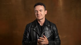 Fonseca, cantautor colombiano.