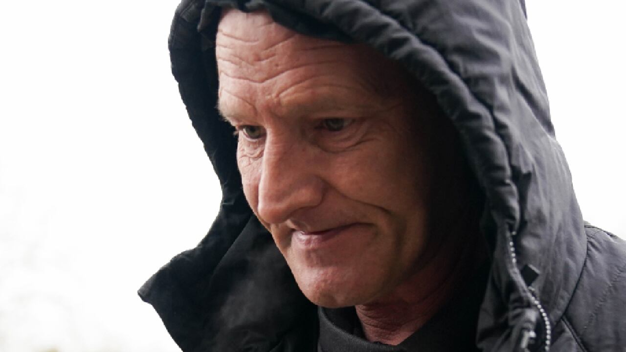 Alun Titford, padre de Kaylea Titford, joven que murió por obesidad mórbida y ante la falta de ayuda de sus papás para moverse.