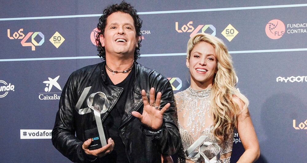 Carlos Vives y su amiga, la cantante Shakira