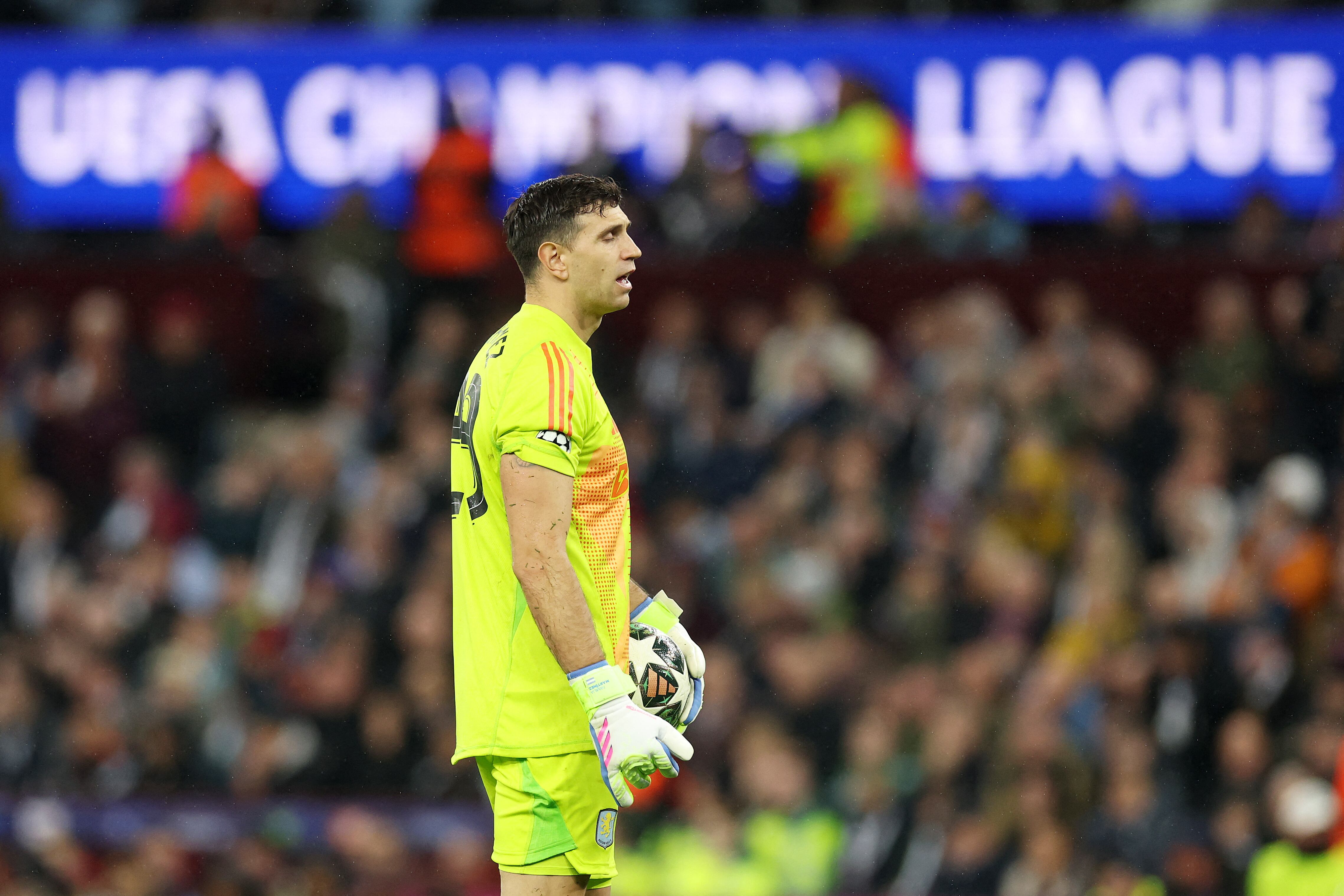 BIRMINGHAM, ENGLAND - APRIL 15: Emiliano Martinez of Aston Villa reactsduring the UEFA Champions League 2024/25 Quarter Final Second Leg match between Aston Villa FC and Paris Saint-Germain at Villa Park on April 15, 2025 in Birmingham, England. (Photo by Carl Recine/Getty Images) (Photo by Carl Recine / GETTY IMAGES EUROPE / Getty Images via AFP)