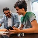 En este Día de la Madre, dejar que mamá descanse mientras disfruta de un desayuno preparado con amor puede ser el mejor regalo de todos. Estas cinco recetas fáciles son la manera perfecta de mostrarle cuánto la aprecias desde el primer bocado.