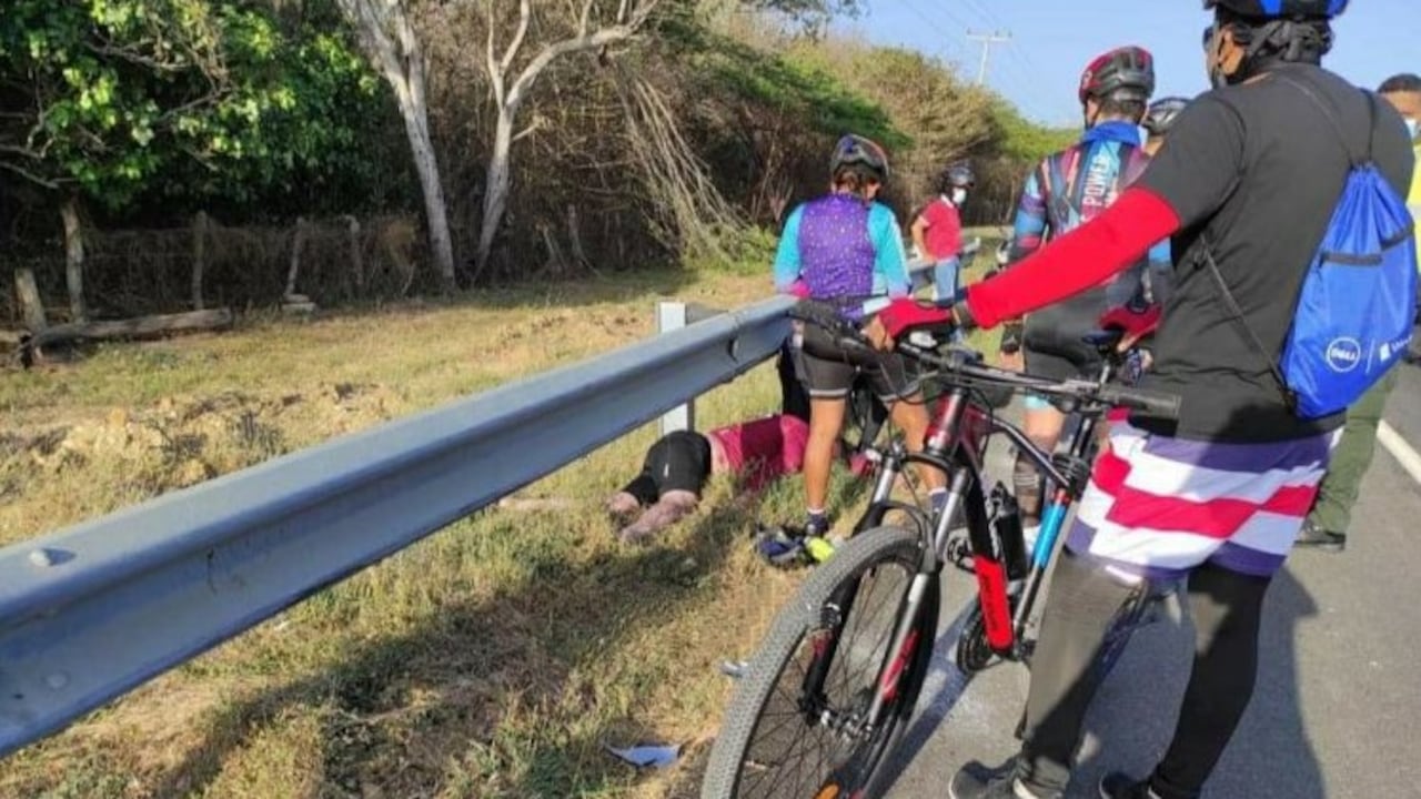 Momentos del accidente en la Vía al Mar, en el que fue arrollado Manuel Picalúa.