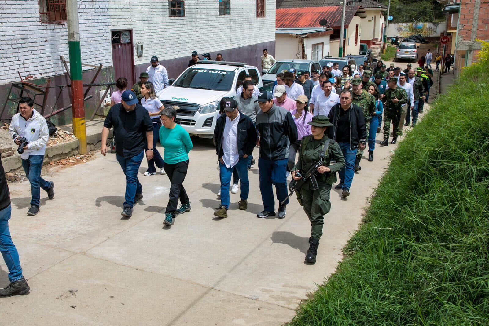 La alcaldesa Claudia López, y los gobernadores de Cundinamarca, Nicolás García; y del Meta, Juan Guillermo Zuluaga, iniciaron recorrido por el corredor de Sumapaz.