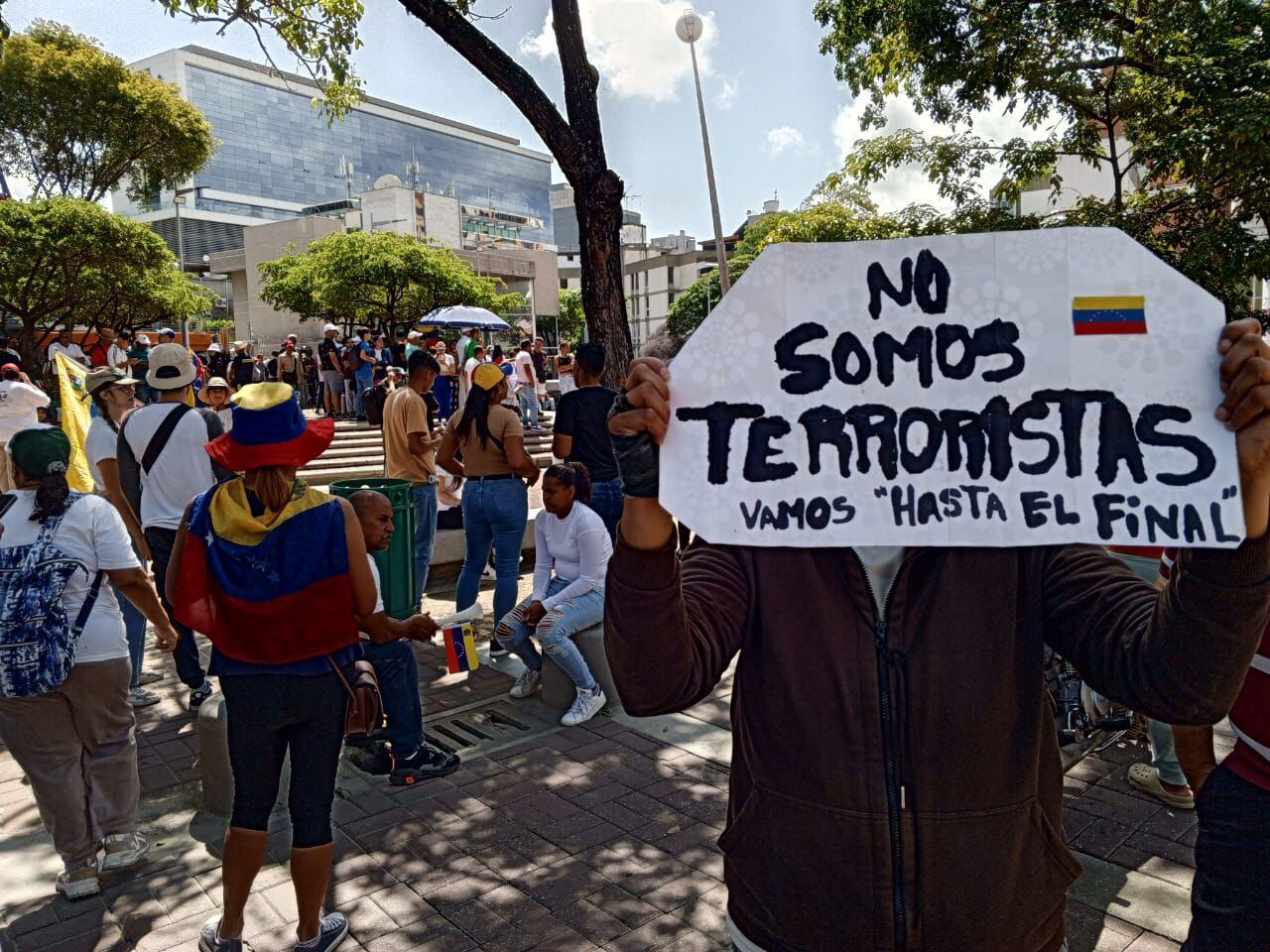 Manifestantes salen a las calles de Caracas