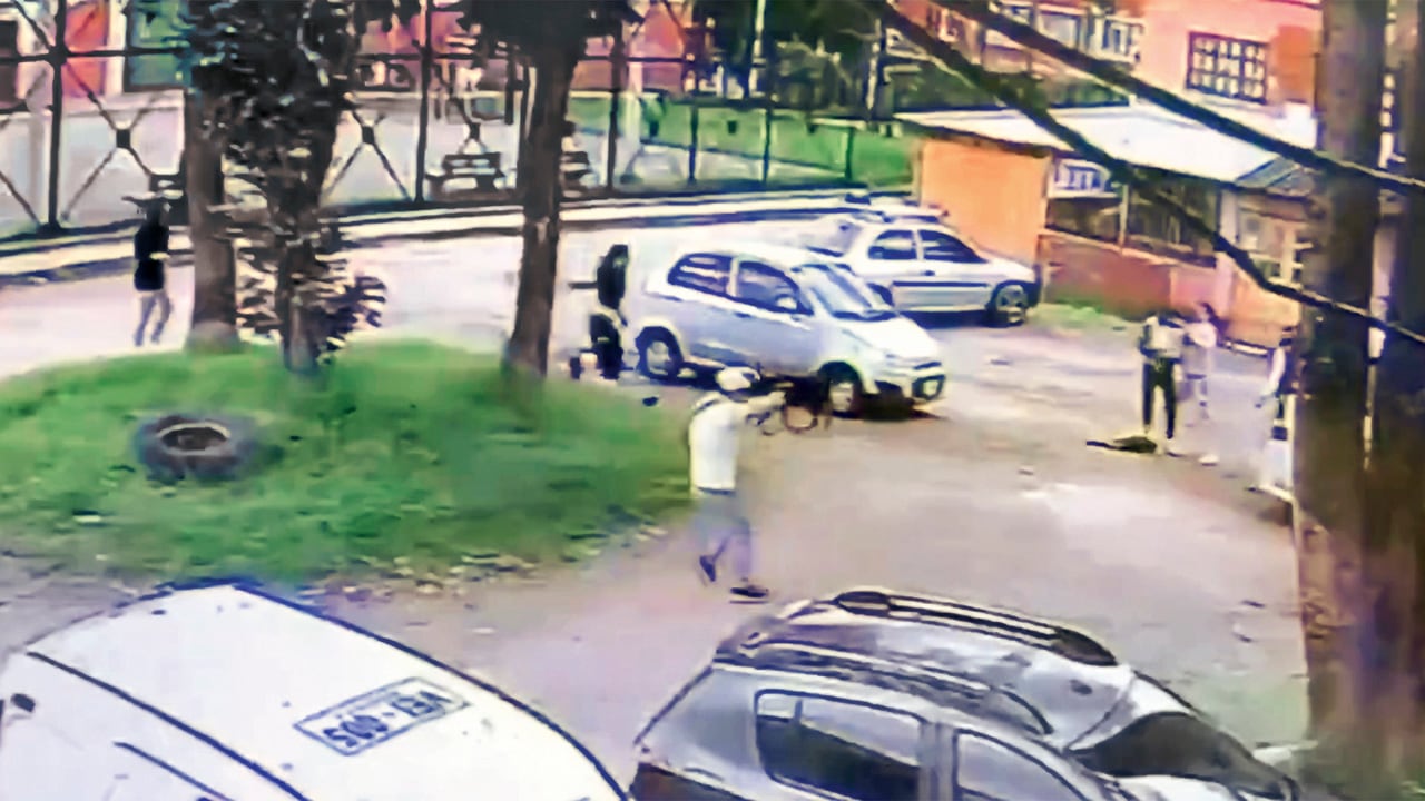 Tatiana Vega habría golpeado a Juan Felipe e incitado a los vecinos a agredirlo.