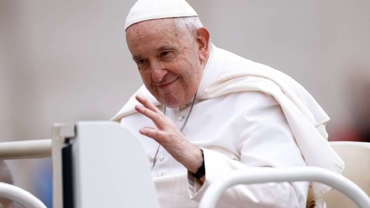 El Papa Francisco fue hospitalizado en Roma.