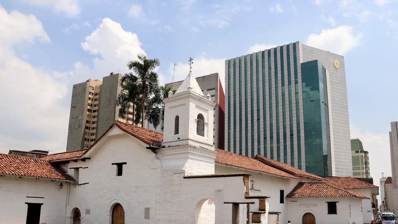 Aspectos de Cali panorámicas cultura iglesia de La Merced