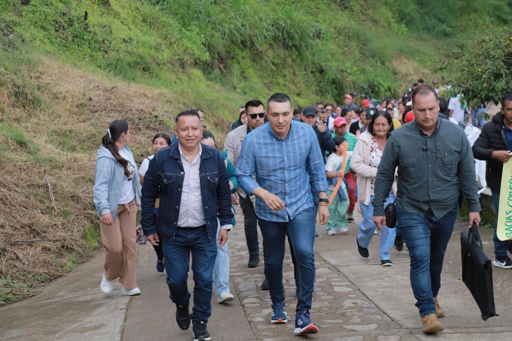 El gobernador del Cauca, Octavio Guzmán, espera que con esta obras las comunidades tengan tranquilidad y dejen atrás el mundo de la violencia de los grupos armados ilegales.