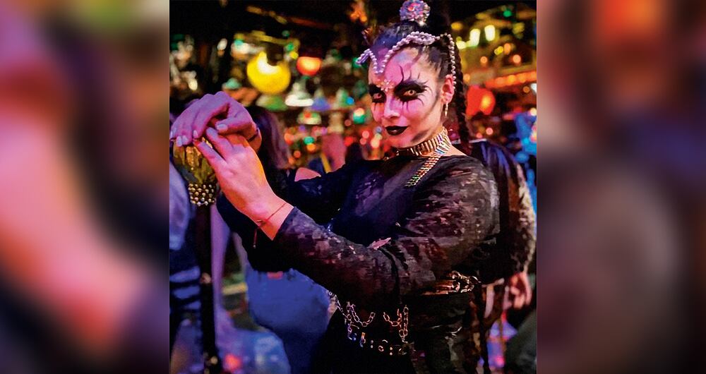   Laura estudió Artes Escénicas en la Facultad de Artes de la Universidad Distrital. Desde hace cinco años es la coordinadora de entretenimiento en Andrés Carne de Res. 