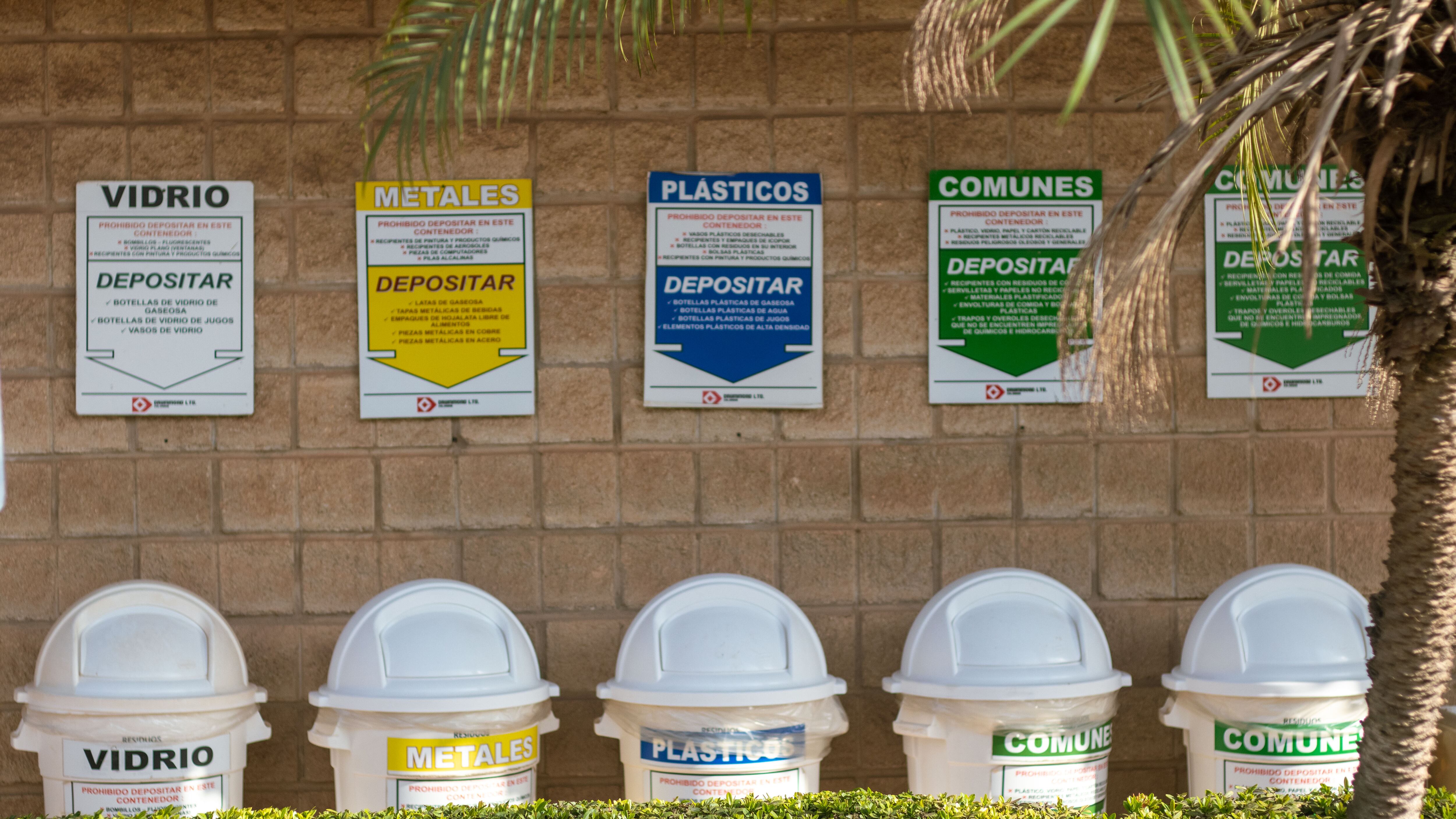 Drummond cuenta con 341 ‘puntos limpios’ distribuidos en sus operaciones, los cuales están identificados por un código de colores.