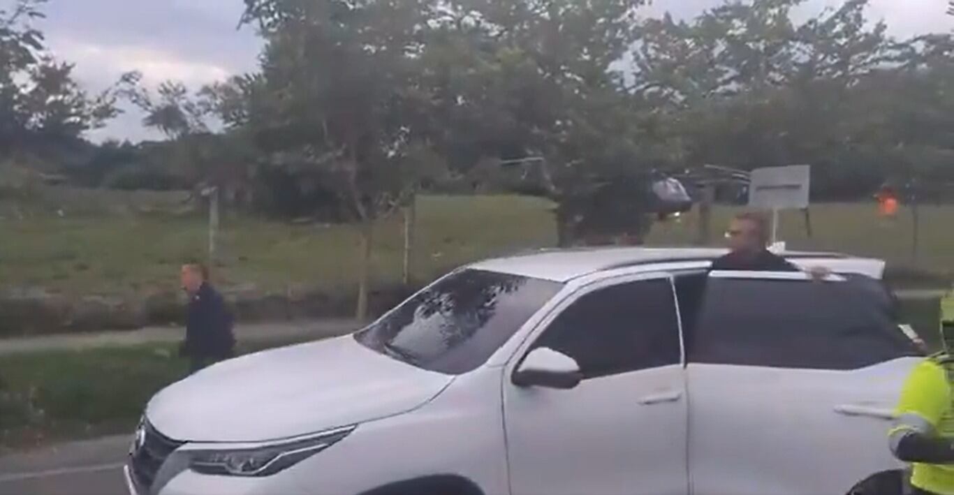 Caravana a la que le gritaron “Fuera Petro” en Santander.