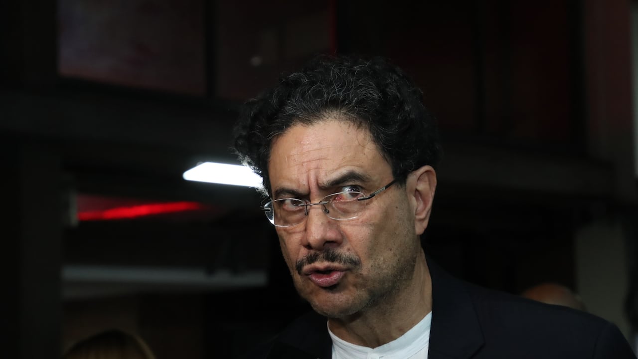 Bogotá, Julio 28 de 2025. Caso Álvaro Uribe el senador Iván Cepeda y el abogado Miguel Angel del río ofrecieron declaraciones a medios.