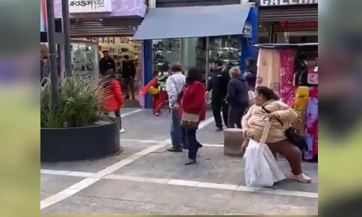 Hombre disfrazado de popular superhéroe mexicano frustró un robo en Argentina.