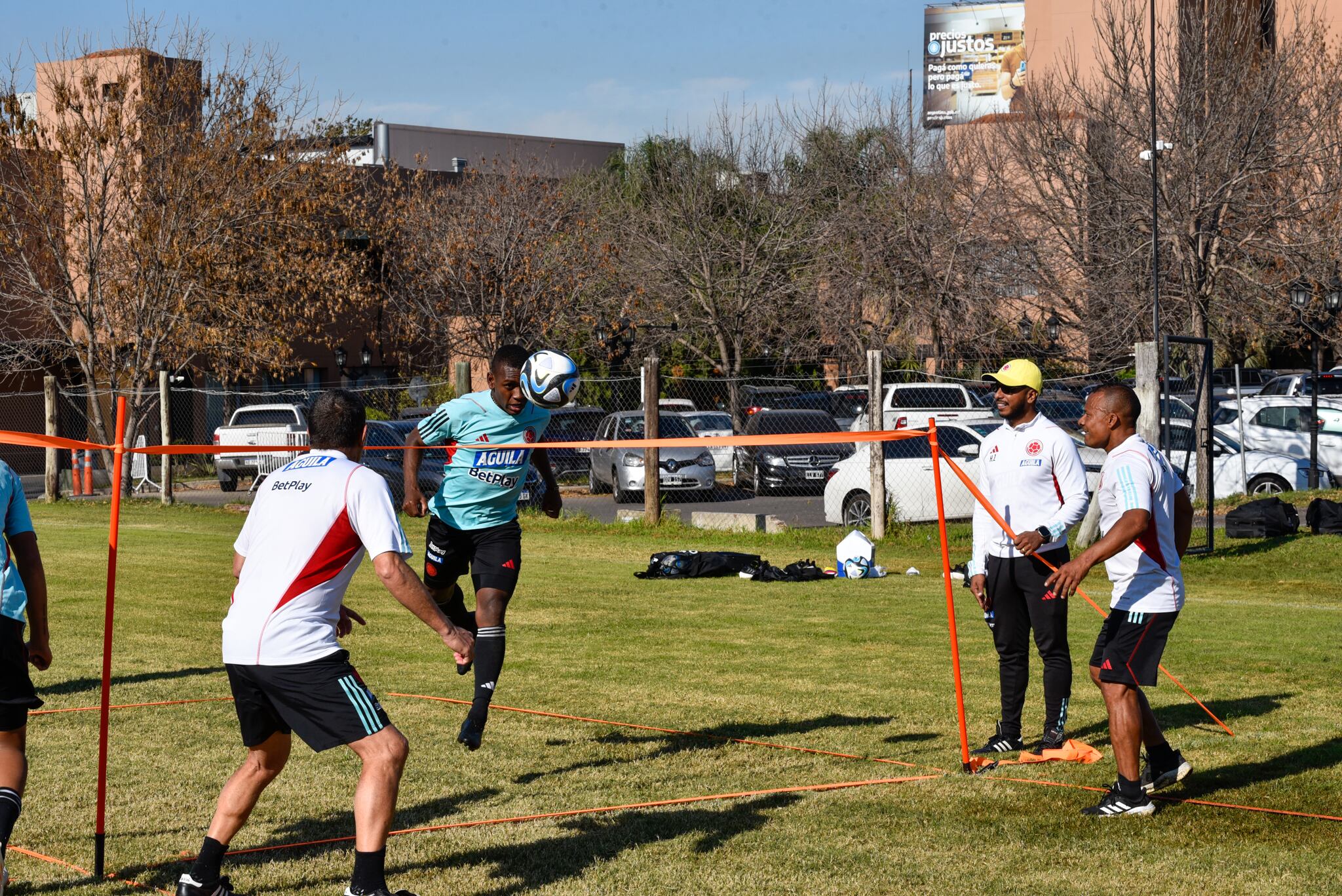 Selección colombiana de fútbol sub 20 entrena en Argentina para debutar en el mundial de su categoría frente al equipo de Israel.