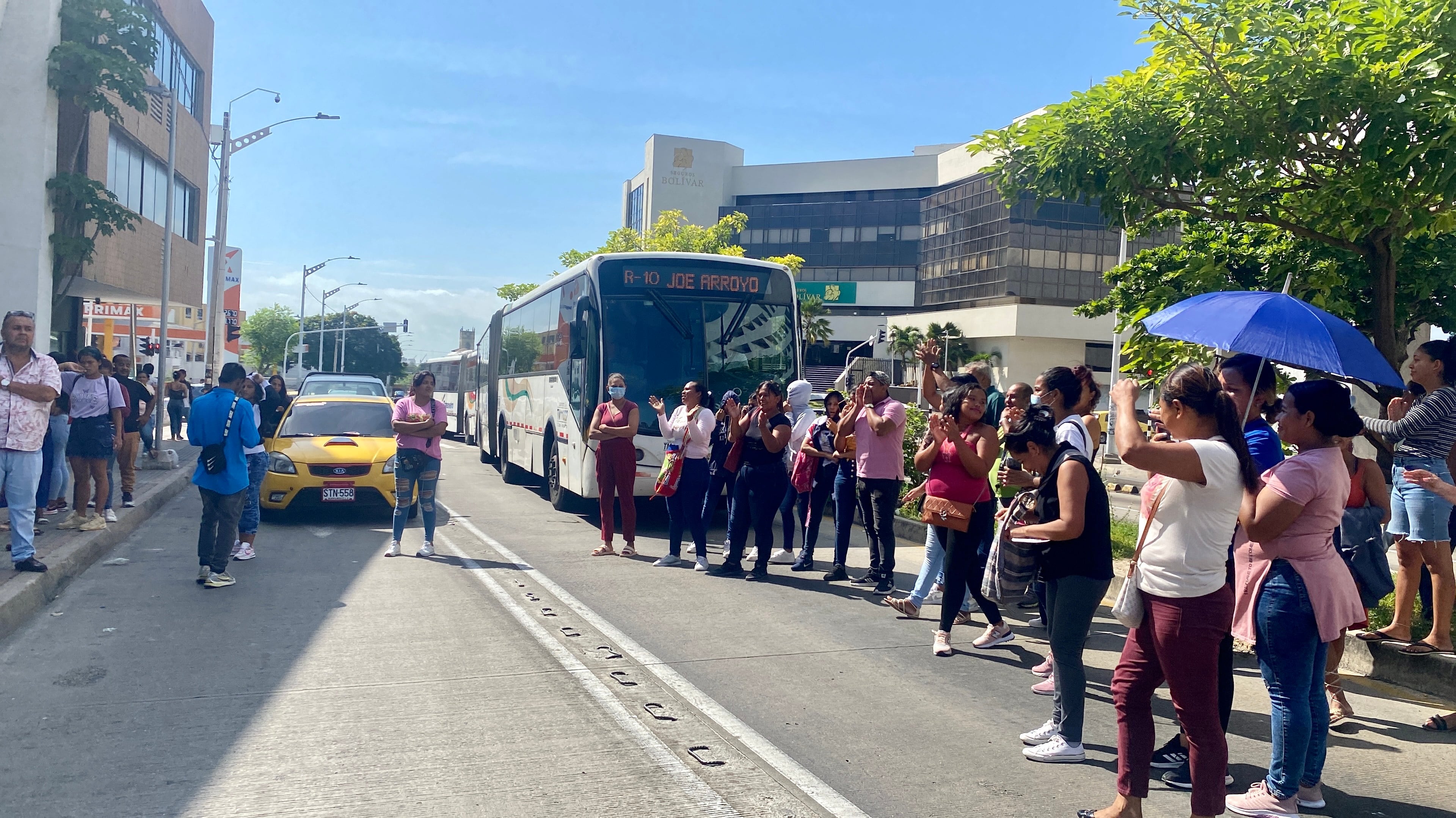 Caos en Barranquilla durante este 14 de julio para recibir subsidio del Gobierno.