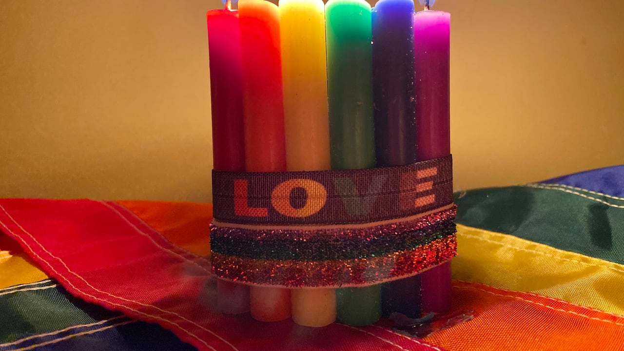 La vela de los 7 arcángeles se destaca como un faro de esperanza para muchos.