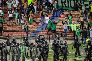 Imagen de los disturbios en el estadio Atanasio Girardot en la previa del juego entre Atlético Nacional y América.