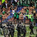 Imagen de los disturbios en el estadio Atanasio Girardot en la previa del juego entre Atlético Nacional y América.