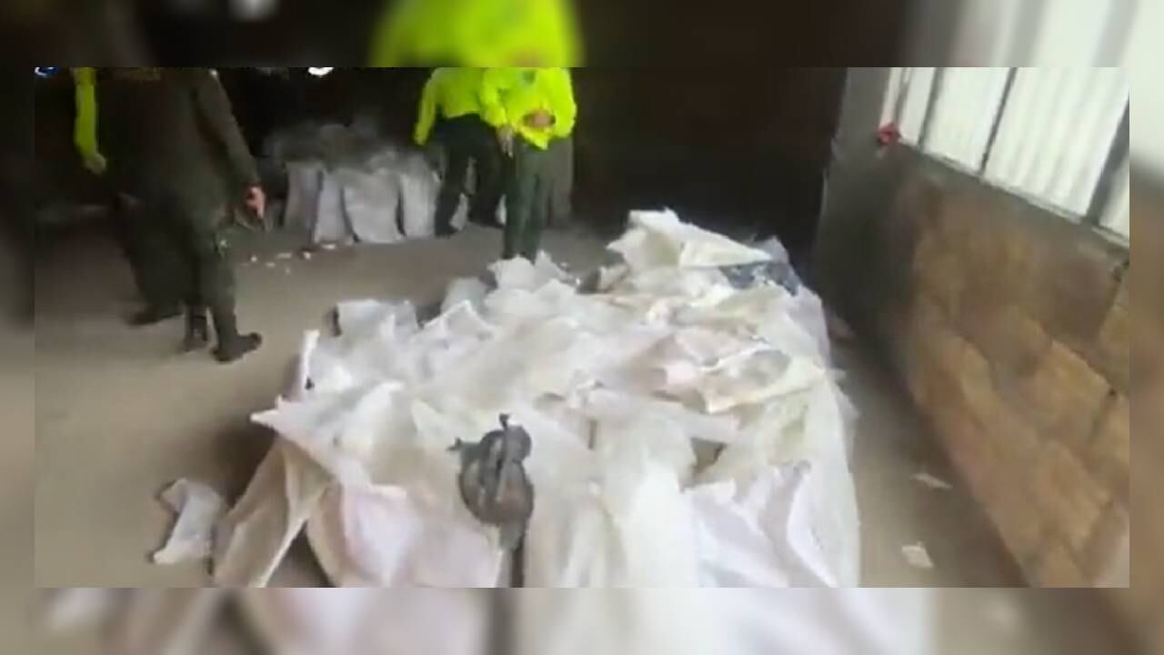 11,4 toneladas de elementos para la fabricación de drogas fueron incautados en Bogotá.