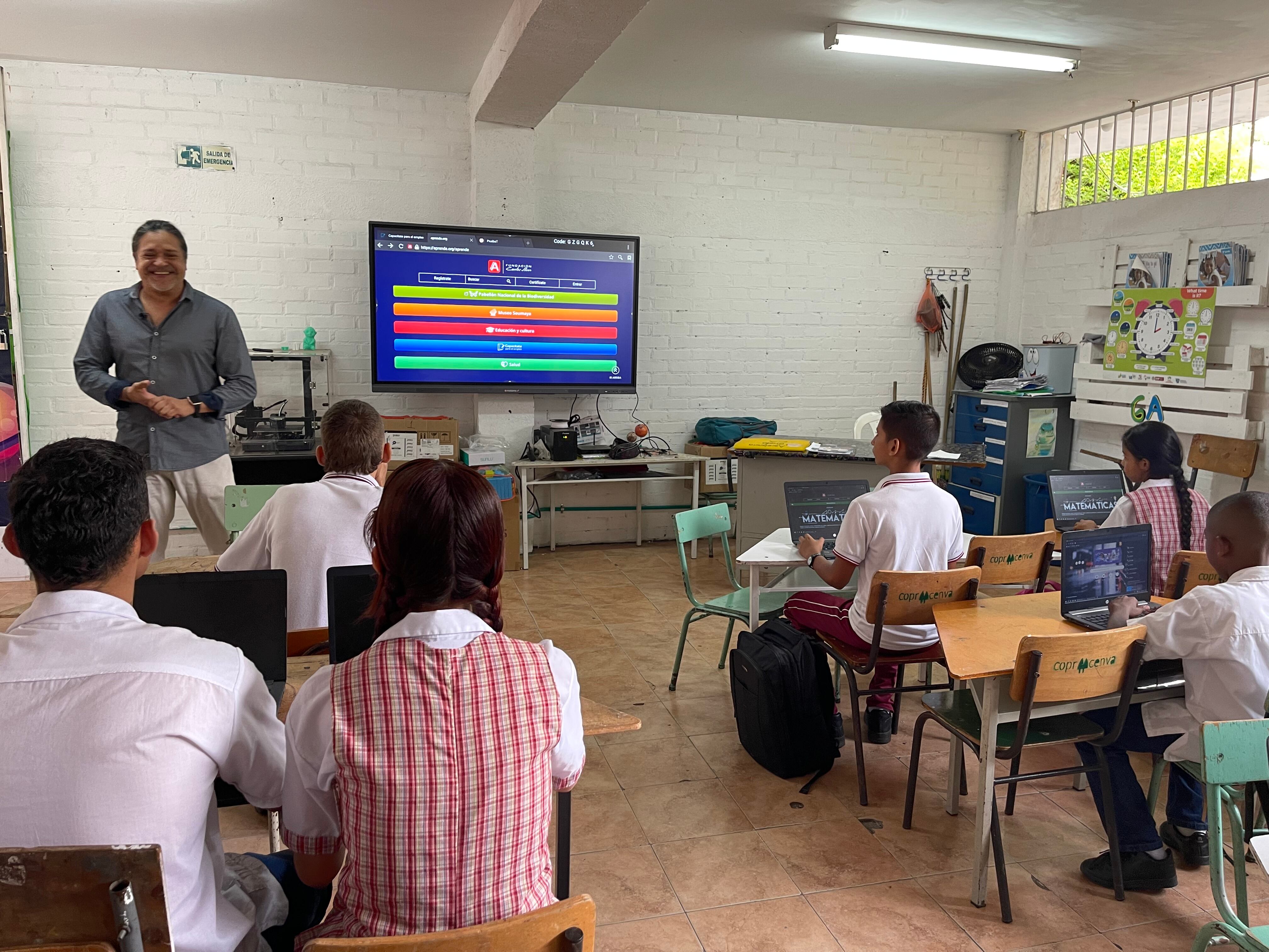 Con Escuelas Conectadas se contribuye al cierre de las brechas digitales y a la transformación digital.