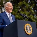 Biden celebró su 81 cumpleaños el lunes bromeando repetidamente sobre su avanzada edad. Al mismo tiempo, la Casa Blanca defiende firmemente su resistencia y resta importancia a las encuestas, sugiriendo que el tema podría costarle votos durante las elecciones del próximo año. Biden es el presidente de mayor edad en la historia de Estados Unidos. (Foto AP/Andrew Harnik)