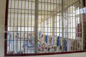 Así duermen los reos en las cárceles de Tailandia.