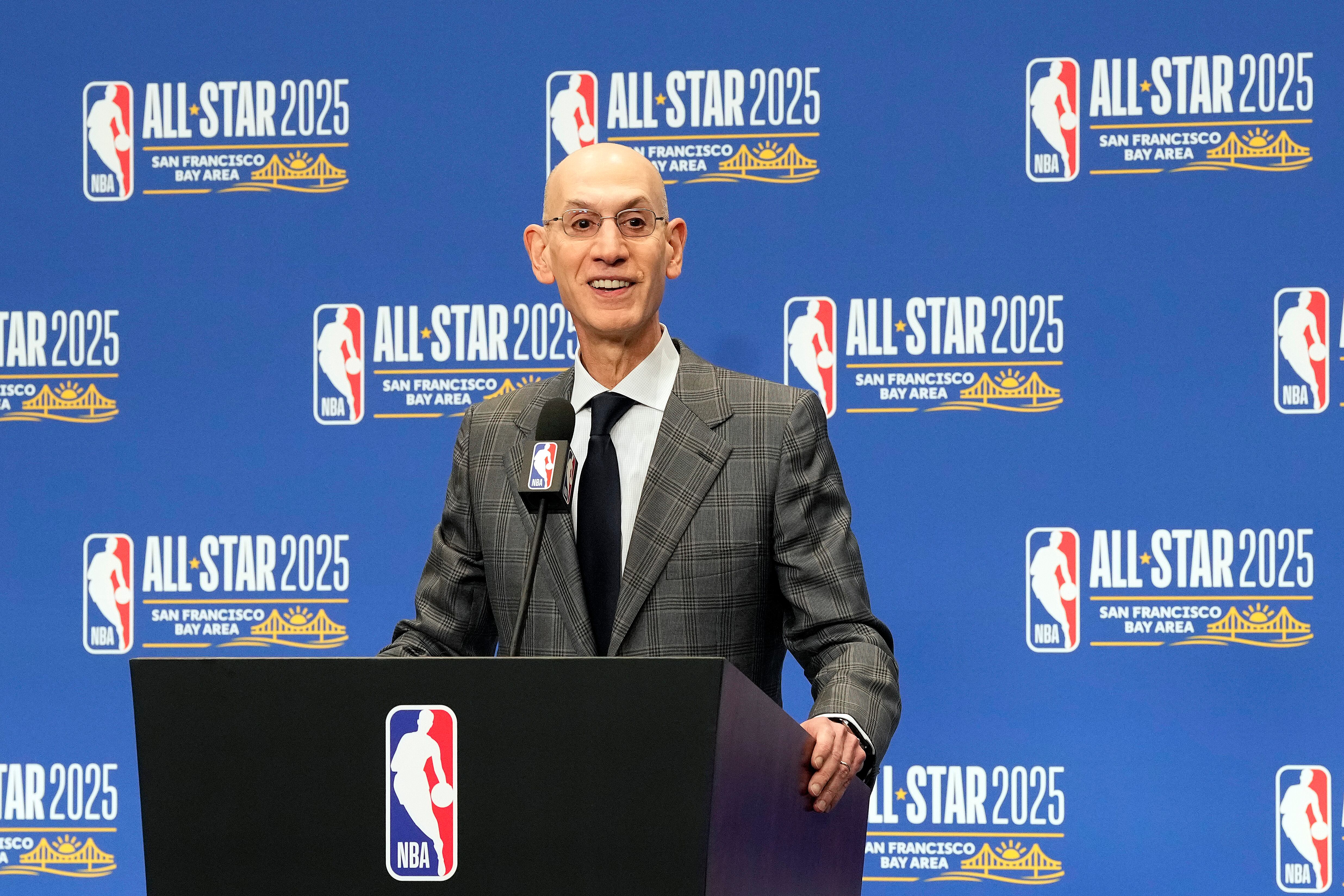 Adam Silver es el comisionado de la NBA que ha dado el importante anuncio