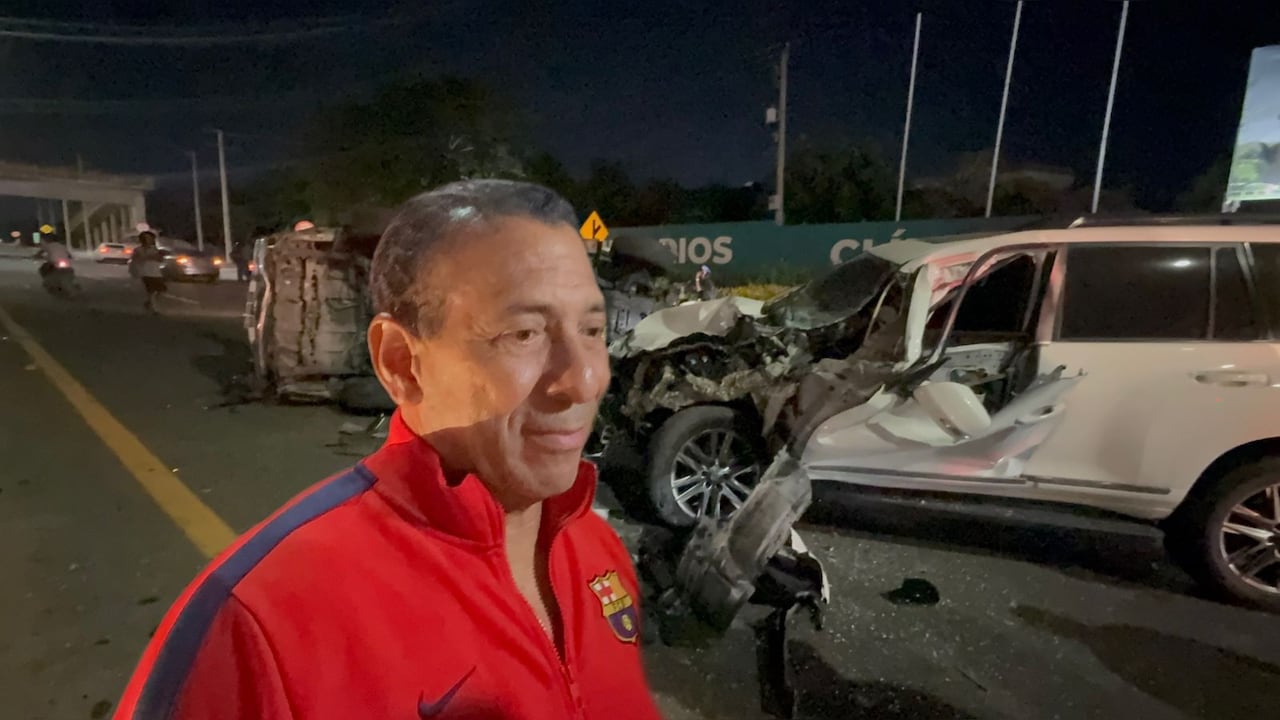 El periodista Hugo Urruchurto y el accidente en la Vía al Mar entre Barranquilla y Puerto Colombia.