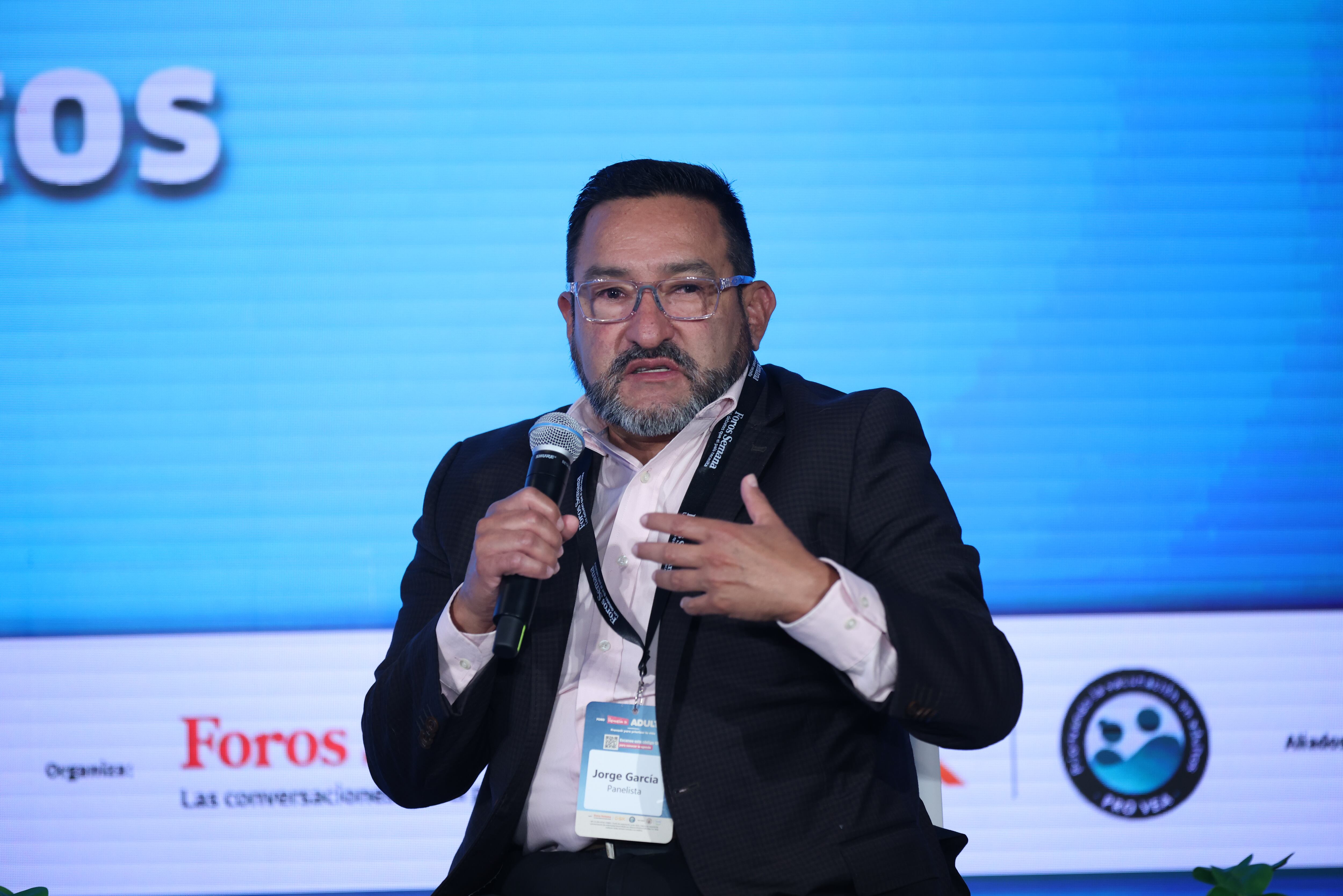 Foro ‘Vacunación en adultos: prevenir para priorizar la vida’
Jueves 3 de julio de 2025,

CONVERSATORIO | Conciencia y vacunas: protección para adultos

Jorge García
Presidente de la Fundación Retorno Vital
John Mario González
Profesor de medicina y coordinador del Laboratorio de Ciencias Básicas Médicas de la Universidad de
los Andes
Denis Honorio Silva Sedano
Gerente de la Asociación Colombia Saludable
Modera: Juan David Cardozo
Editor y periodista de SEMANA