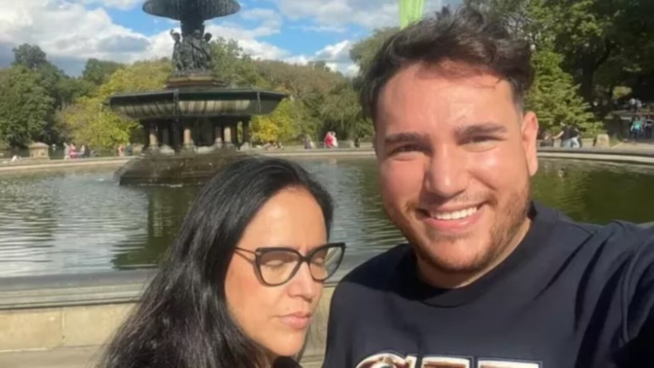 Madre e hijo señalados de estafar a más de 10 personas en Antioquia, fingiendo ser de la realeza