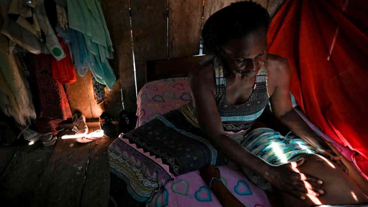 Ser partera en la Isla Mono no es tarea fácil.