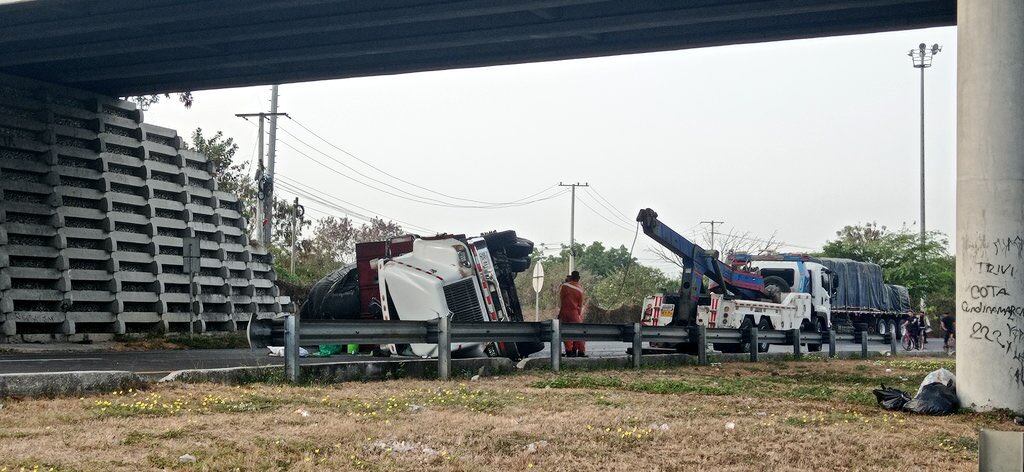 Accidente sobre la Troncal del Caribe en la entrada a Santa Marta