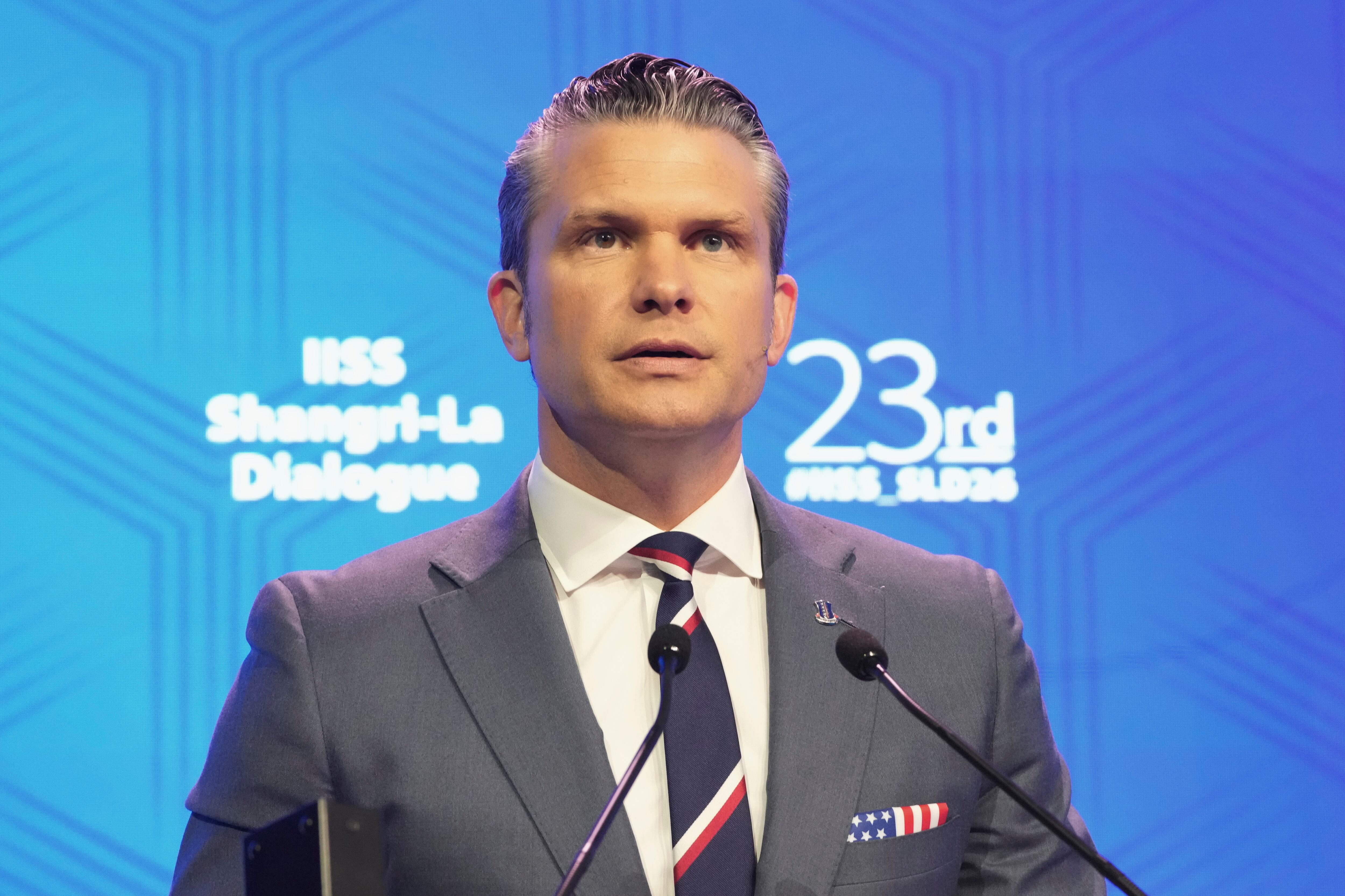 El secretario de defensa estadounidense, Pete Hegseth, en un foro en Singapur.