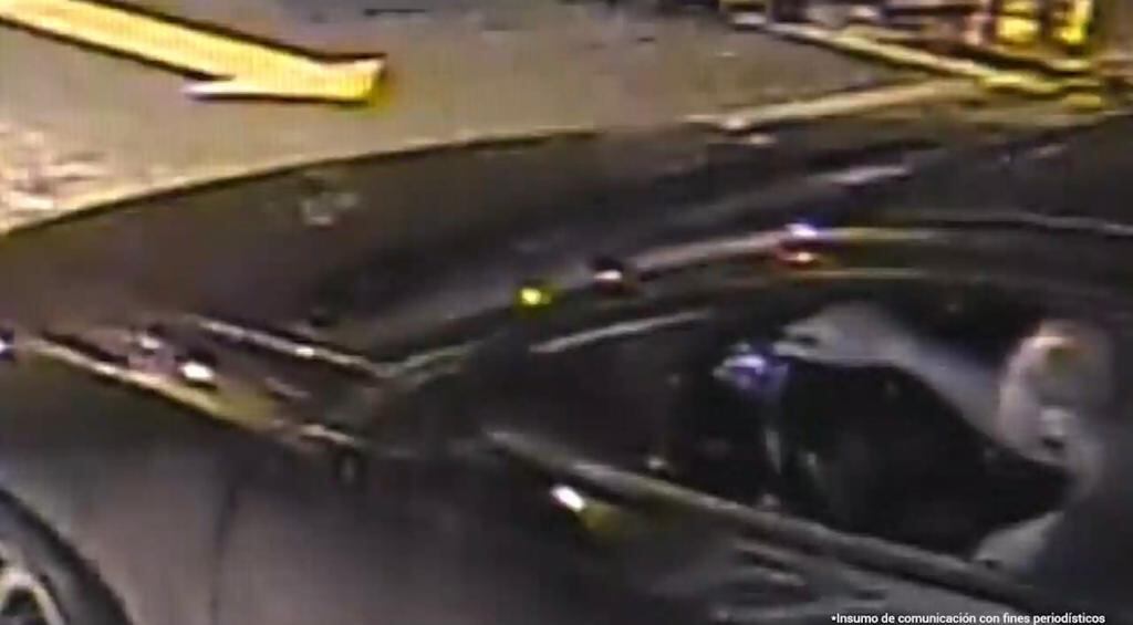 Fiscalía reveló videos del caso Adriana Pinzón. El presunto asesino llegó a la vivienda de la víctima y salió con una bolsa de basura “muy pesada”.